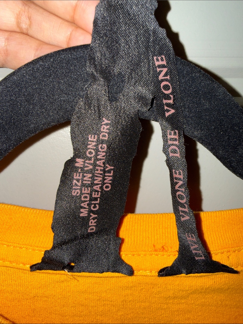 VLONE Friends Tee - Picture 3 of 4